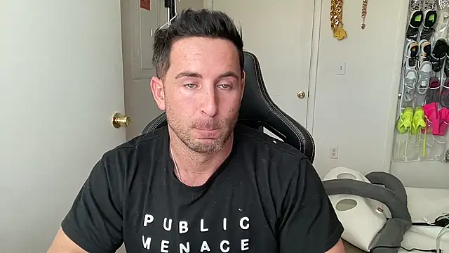 brettmycles28 Show in webcam
