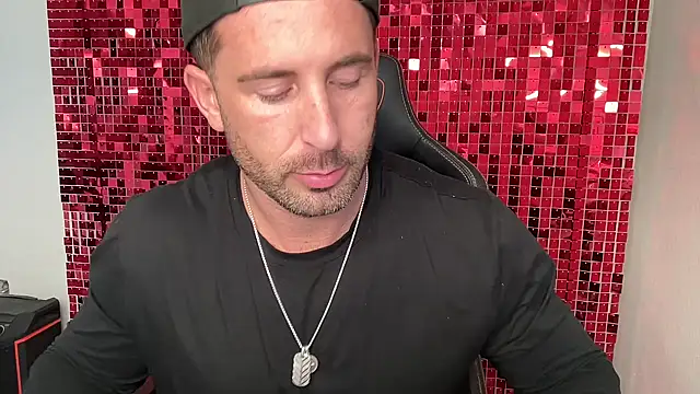 brettmycles28 Show in webcam