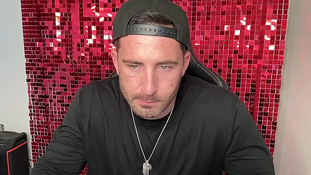 brettmycles28 Show in webcam