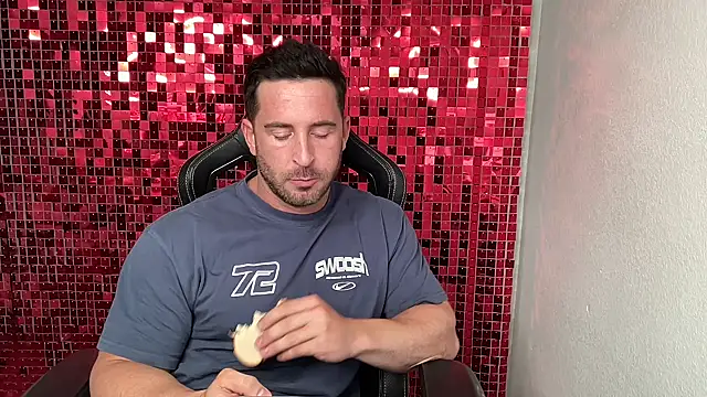 brettmycles28 Show in webcam