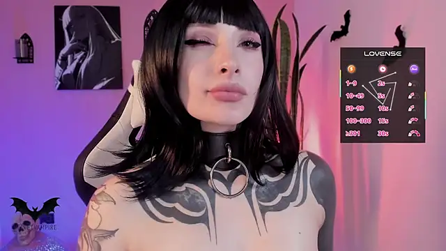 VelvetVampiree's Webcam Show