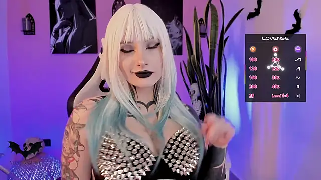 VelvetVampiree webcam show
