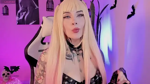 VelvetVampiree's Webcam Show