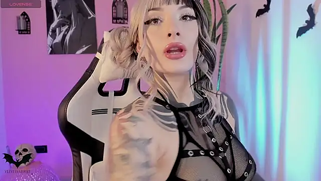 VelvetVampiree Show Webcam