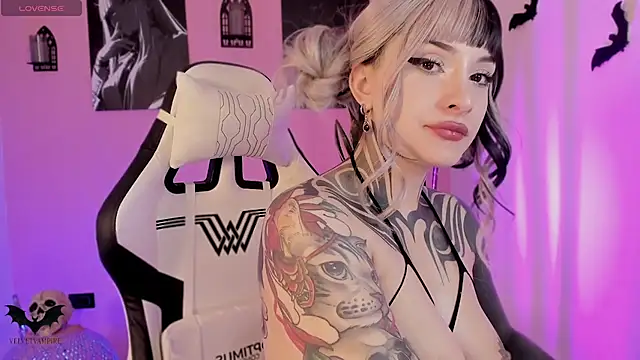 VelvetVampiree's Webcam Show