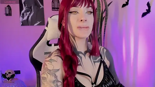 VelvetVampiree's Webcam Show