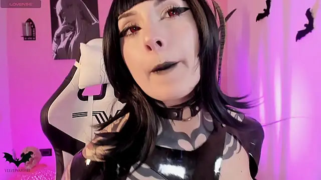 VelvetVampiree's Webcam Show
