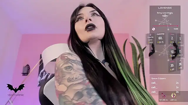 VelvetVampiree Show in webcam