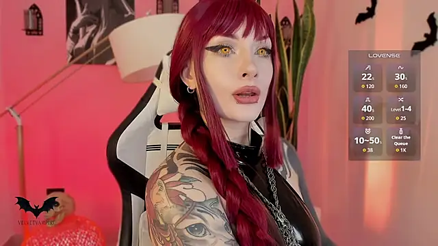 VelvetVampiree Show in webcam