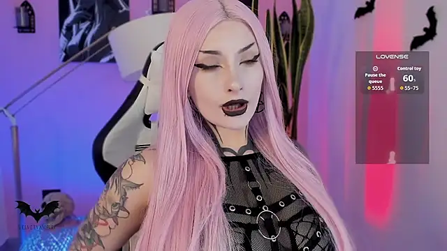 VelvetVampiree Show in webcam