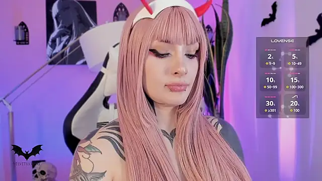 VelvetVampiree Show in webcam