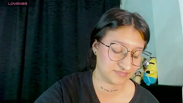EVAH_LEE_ Adlı Modelin Canlı XXX Sohbeti