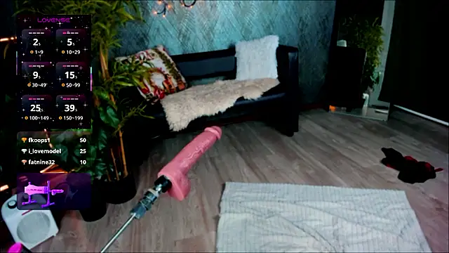 Mira_Fyre Show Webcam