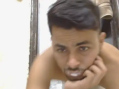 แชท XXX สดของ Stubborndesiboy