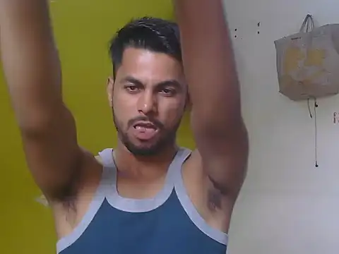 Stubborndesiboy: онлайн-секс-чат