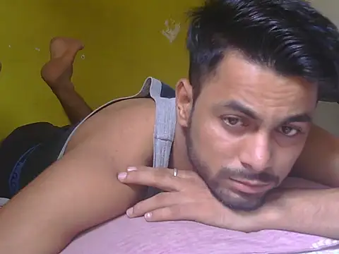 Pokazy przed kamerką – Stubborndesiboy