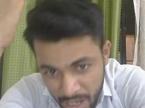 Stubborndesiboy: διαδικτυακό σόου στην κάμερα