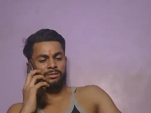 Pokazy przed kamerką – Stubborndesiboy