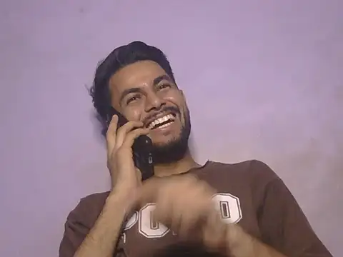 ع رض كام Stubborndesiboy