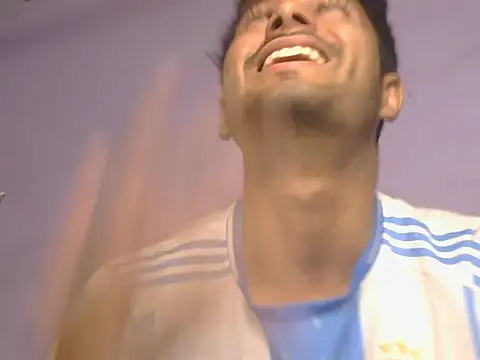 הופעת וובקאם של Stubborndesiboy