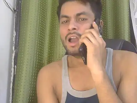 Pertunjukan Kamera Web Stubborndesiboy