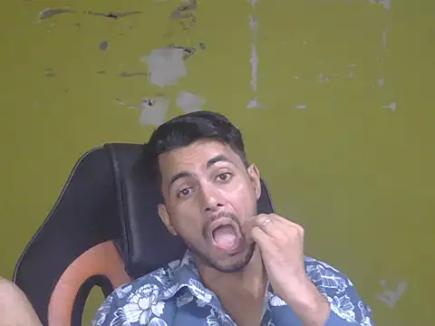 عرض كام Stubborndesiboy