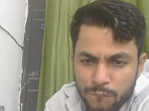 Stubborndesiboy: διαδικτυακό σόου στην κάμερα