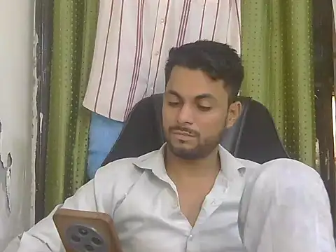 Stubborndesiboy 在線直播表演