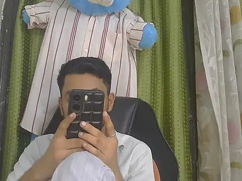 Stubborndesiboy 在線直播表演