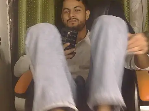 Stubborndesiboy: διαδικτυακό σόου στην κάμερα