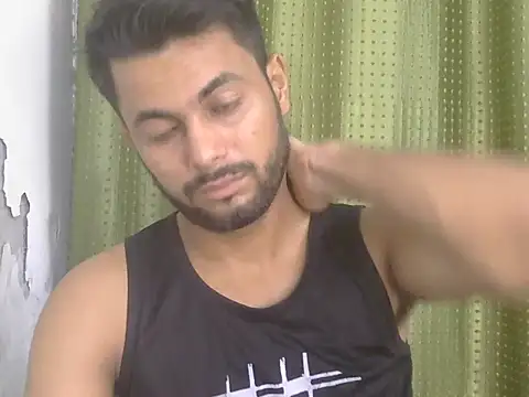 Stubborndesiboy: διαδικτυακό σόου στην κάμερα