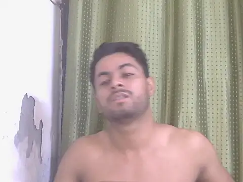 Stubborndesiboy: διαδικτυακό σόου στην κάμερα