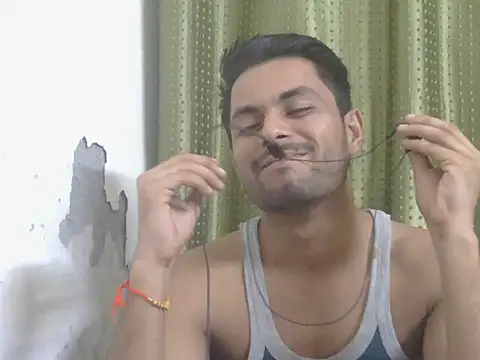 Stubborndesiboy 在線直播表演