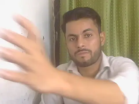 Stubborndesiboy: διαδικτυακό σόου στην κάμερα