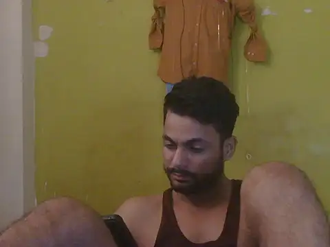 Stubborndesiboy: διαδικτυακό σόου στην κάμερα