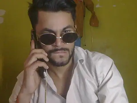 הופעת וובקאם של Stubborndesiboy