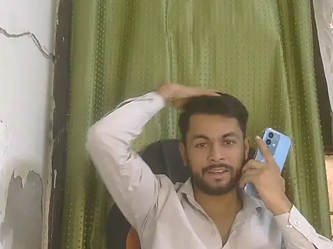 Stubborndesiboy: διαδικτυακό σόου στην κάμερα