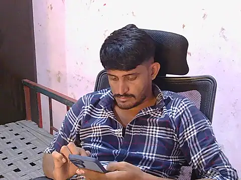 Show modela HotXKrish na web-kameri