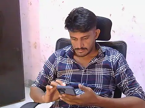 Show modela HotXKrish na web-kameri