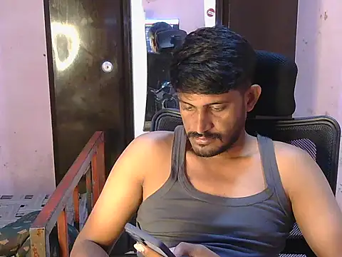 Show modela HotXKrish na web-kameri