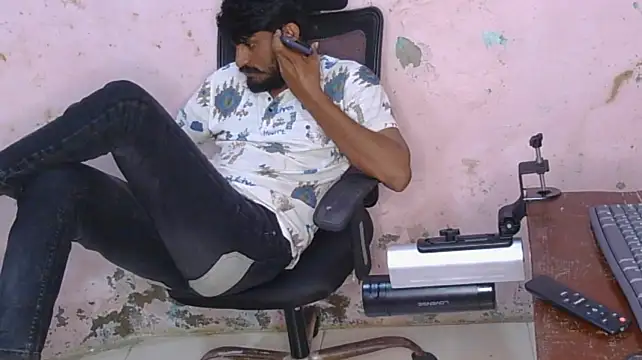 Show modela HotXKrish na web-kameri