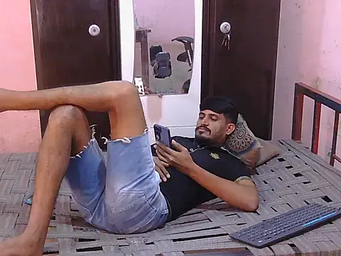 Yuvi_hot 在線直播表演