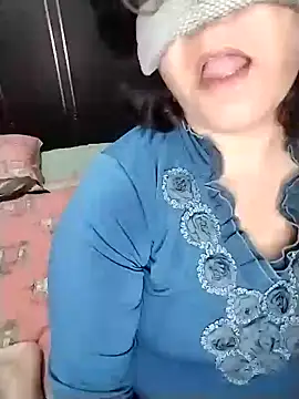 RICHA_BHABHI23 élő XXX-chatje