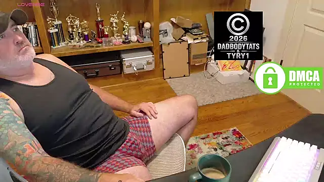 Pertunjukan Kamera Web dadbodytats