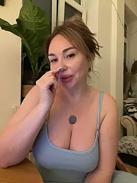 Chat +18 de Syverelle ao vivo