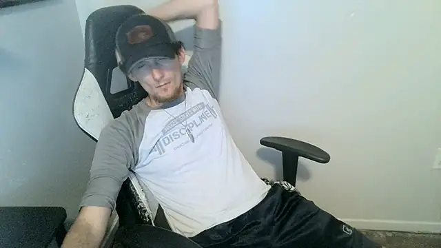 Partyguy92 Show in webcam