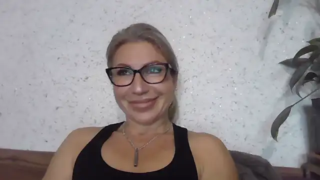fox_red_lady7 Show Webcam