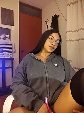 FallsForHerSmile Adlı Modelin Canlı XXX Sohbeti