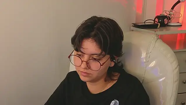 חדר צ'אט בשידור חי של Nathaly_ds