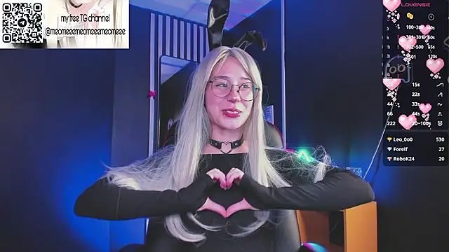 Pokazy przed kamerką – meomeee